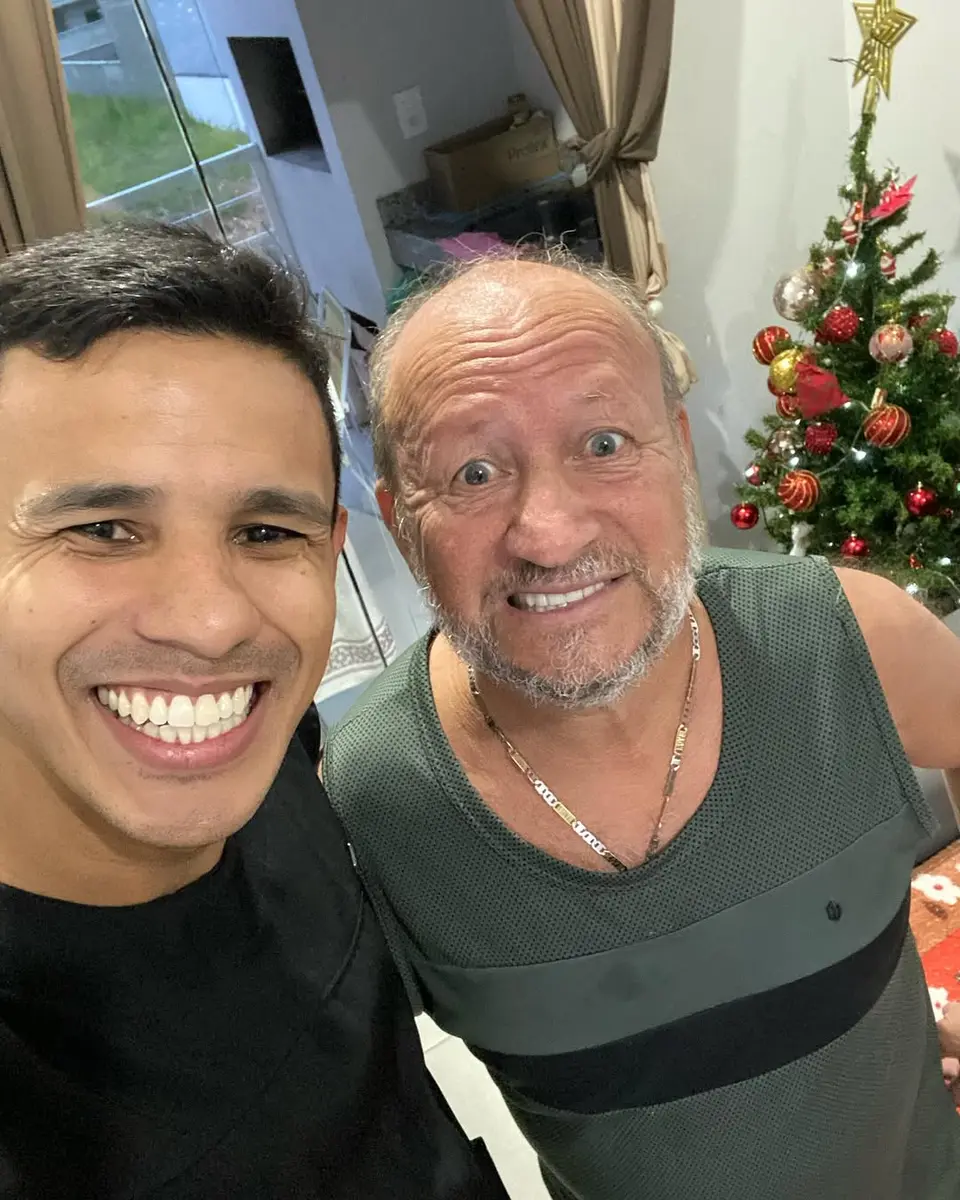 Dr. Marcio com paciente após atendimento domiciliar